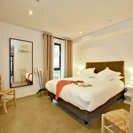 Apartmanhotel Les Jardins Du Porche 4*